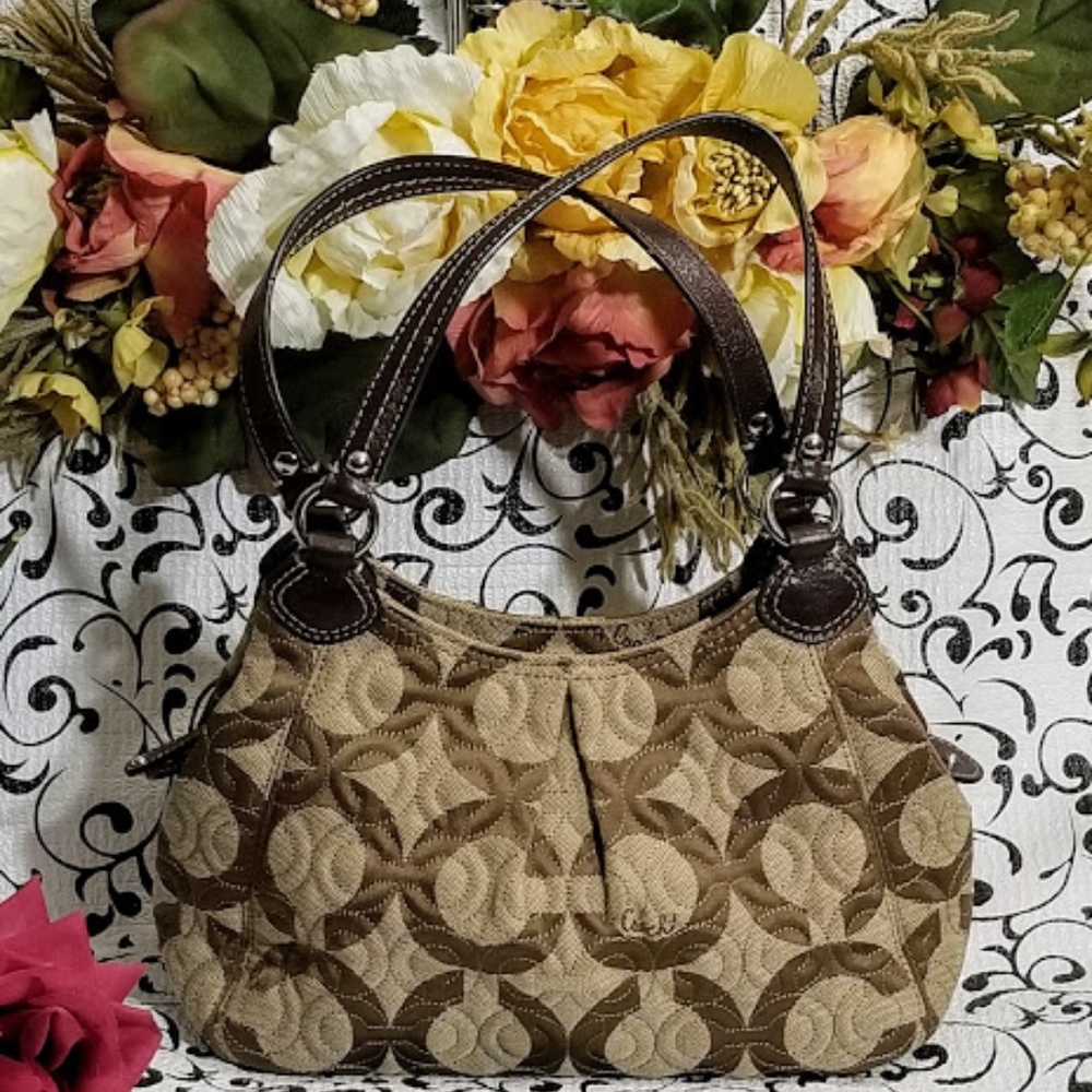 COACH-  GRAMERCY KHAKI/BROWN OP ART QUILTED MONOGR